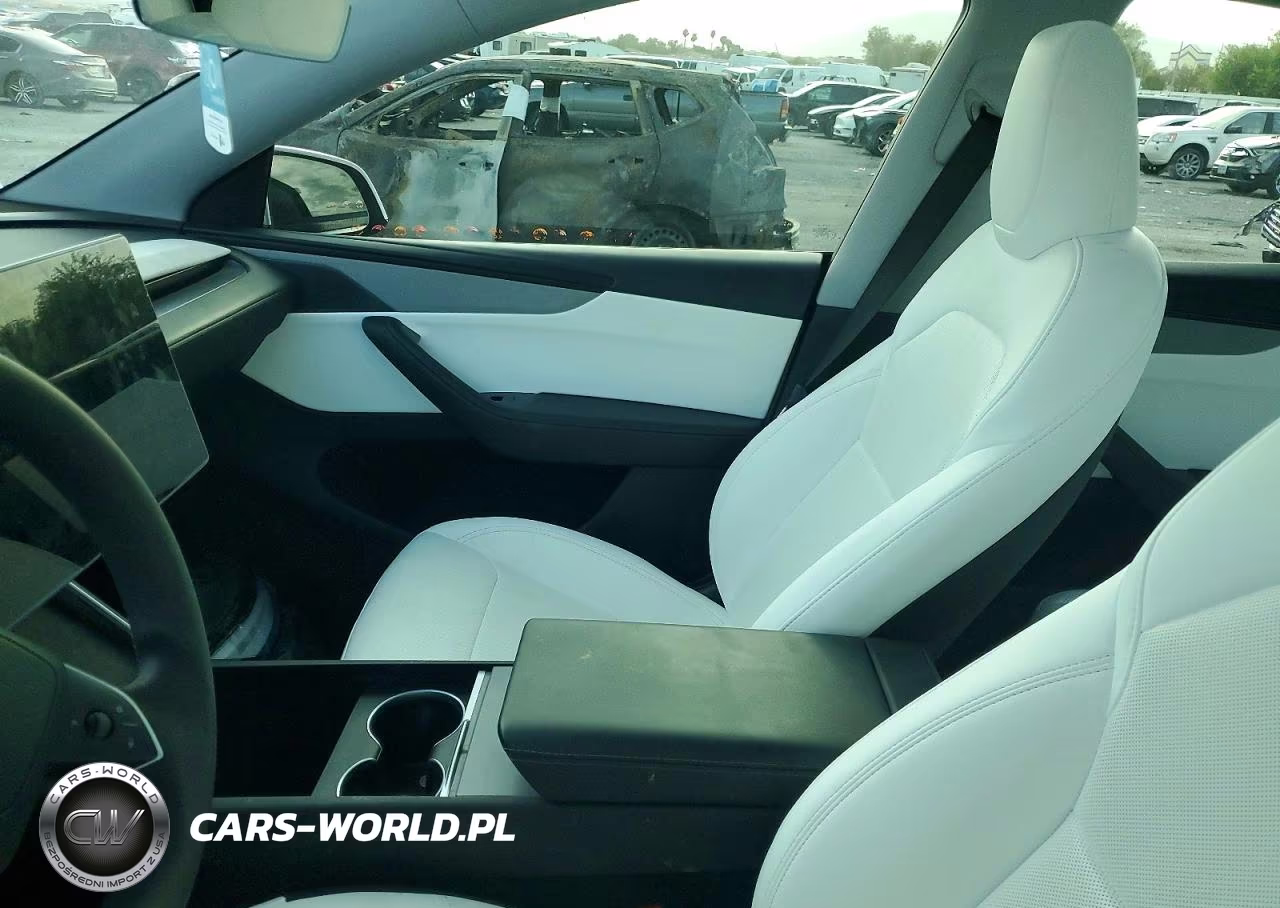 2026 Tesla Model Y VIN:7SAYGDED8TF404996 - 7