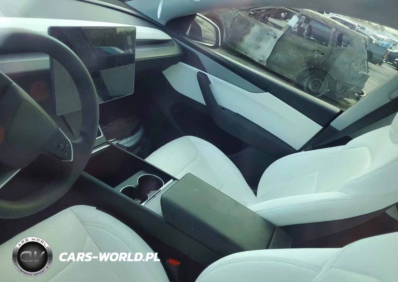 2026 Tesla Model Y VIN:7SAYGDED8TF404996 - 9