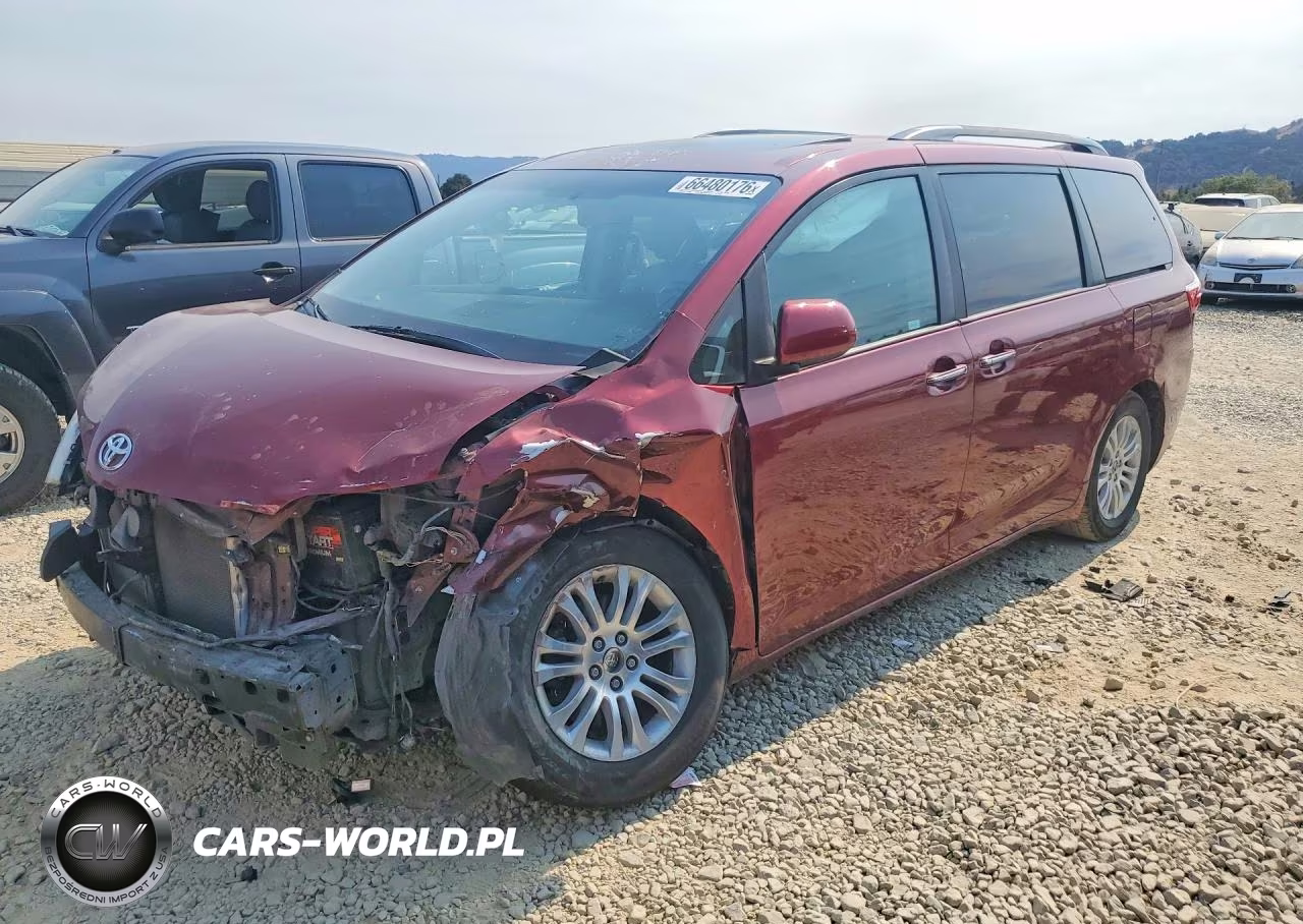 2015 Toyota Sienna Xle 8-Passenger – zdjęcie 1 z 13