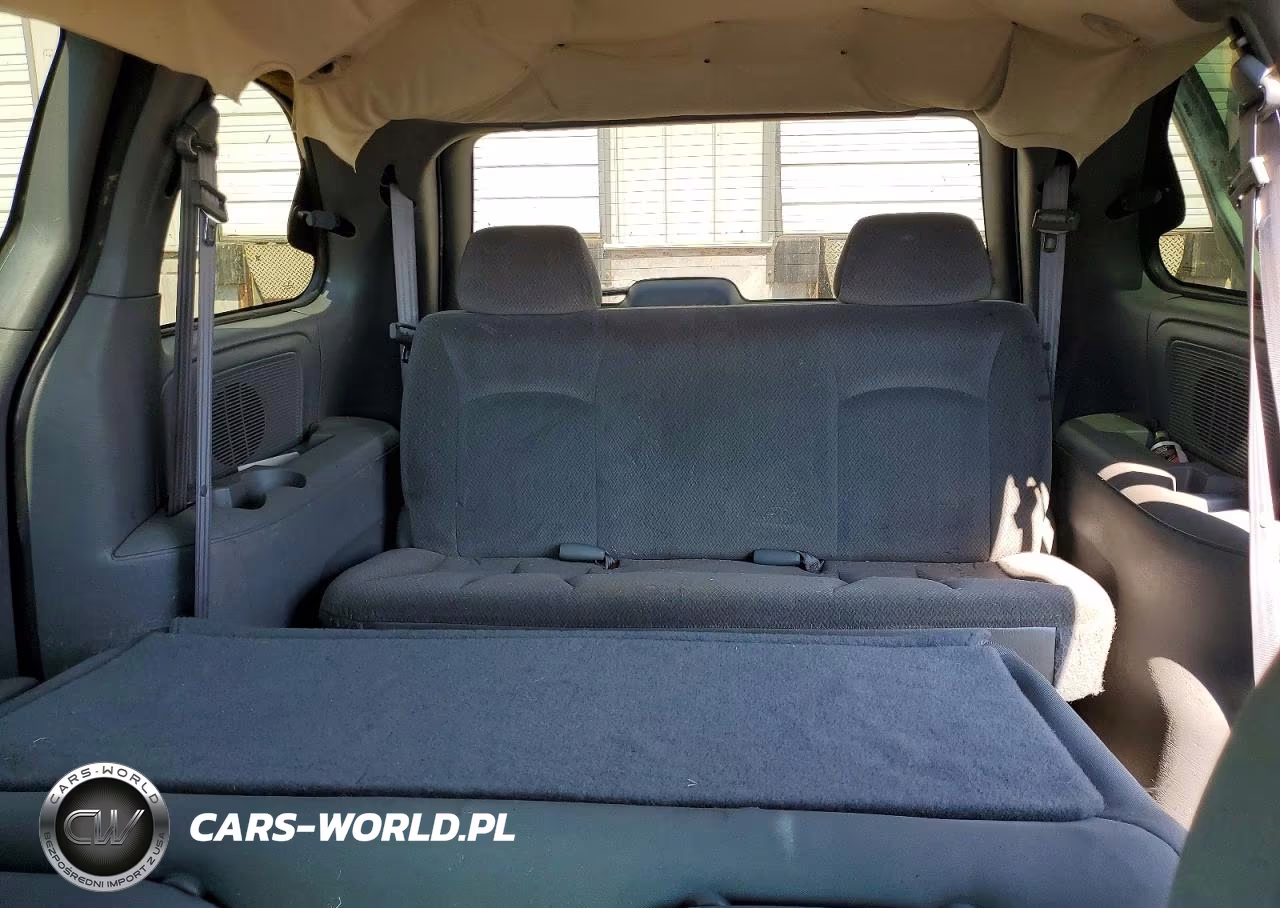 2004 Chrysler Town & Country VIN:1C4GP45R04B561608 - 10