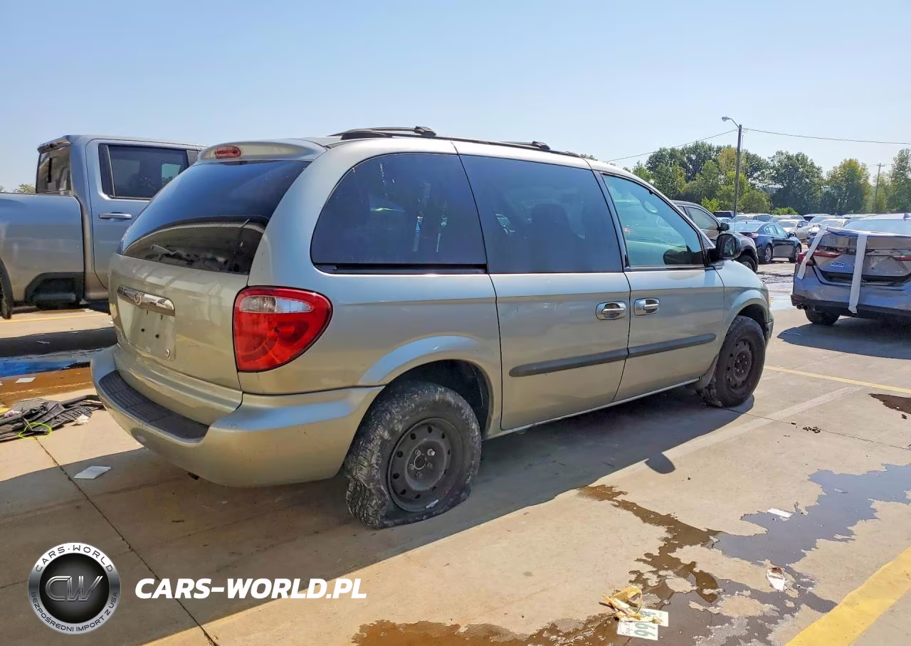 2004 Chrysler Town & Country VIN:1C4GP45R04B561608 - 3