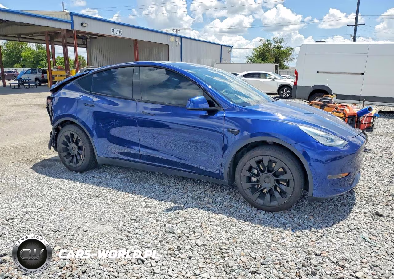 2021 Tesla Model Y VIN:5YJYGAEE2MF128675 - 4