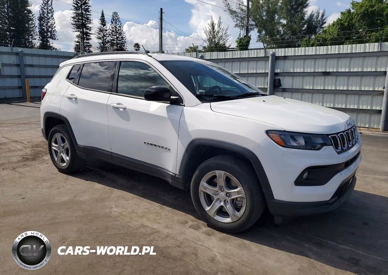 2023 Jeep Compass Latitude VIN:3C4NJDBN0PT559841 - 4