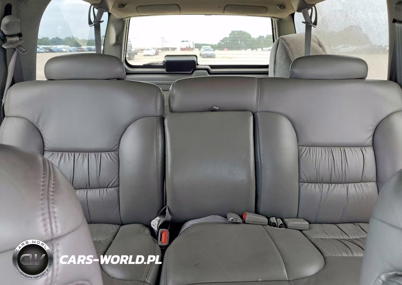 1999 Chevrolet Suburban K1500 VIN:3GNFK16R9XG136866 - 10