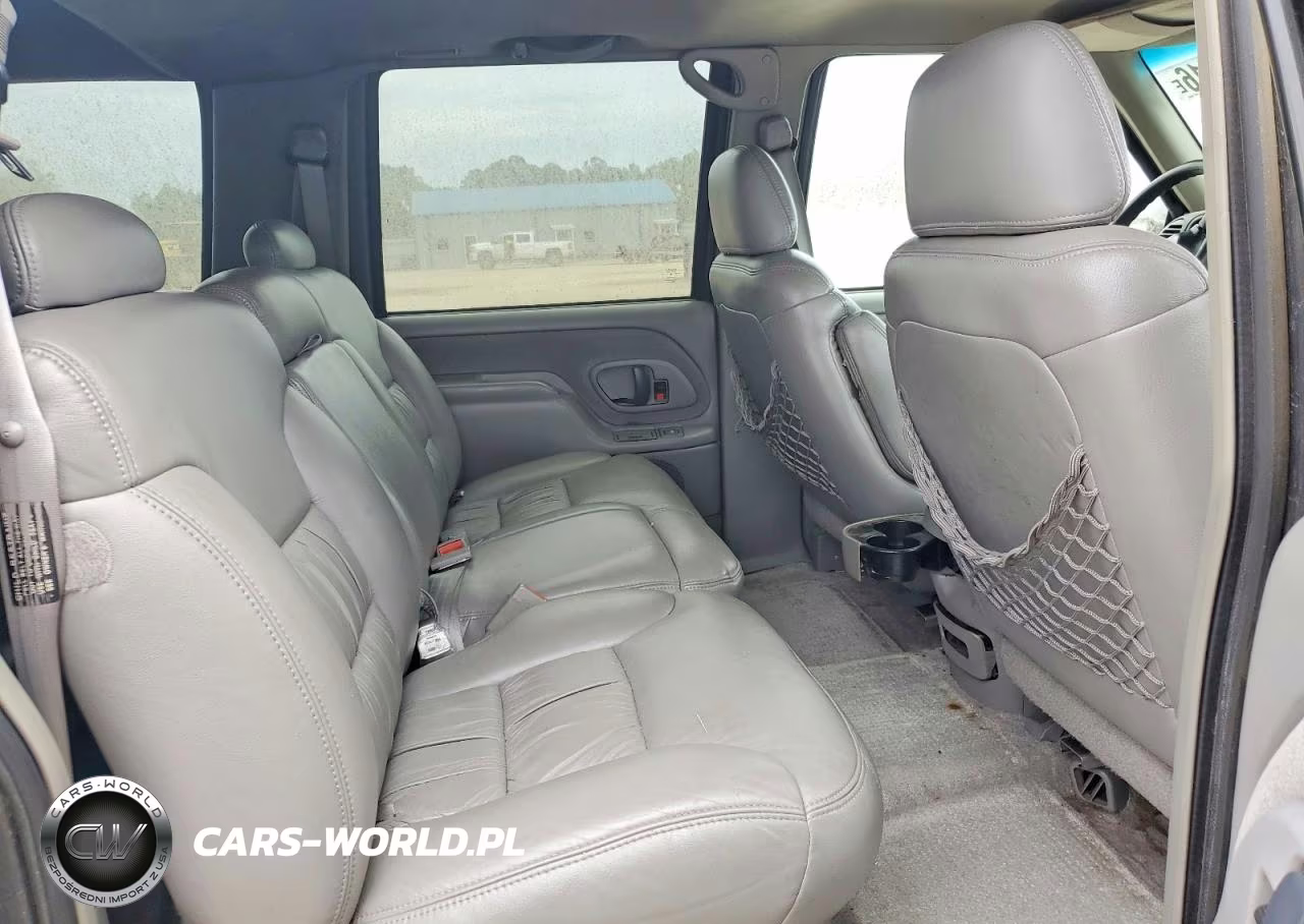 1999 Chevrolet Suburban K1500 VIN:3GNFK16R9XG136866 - 11