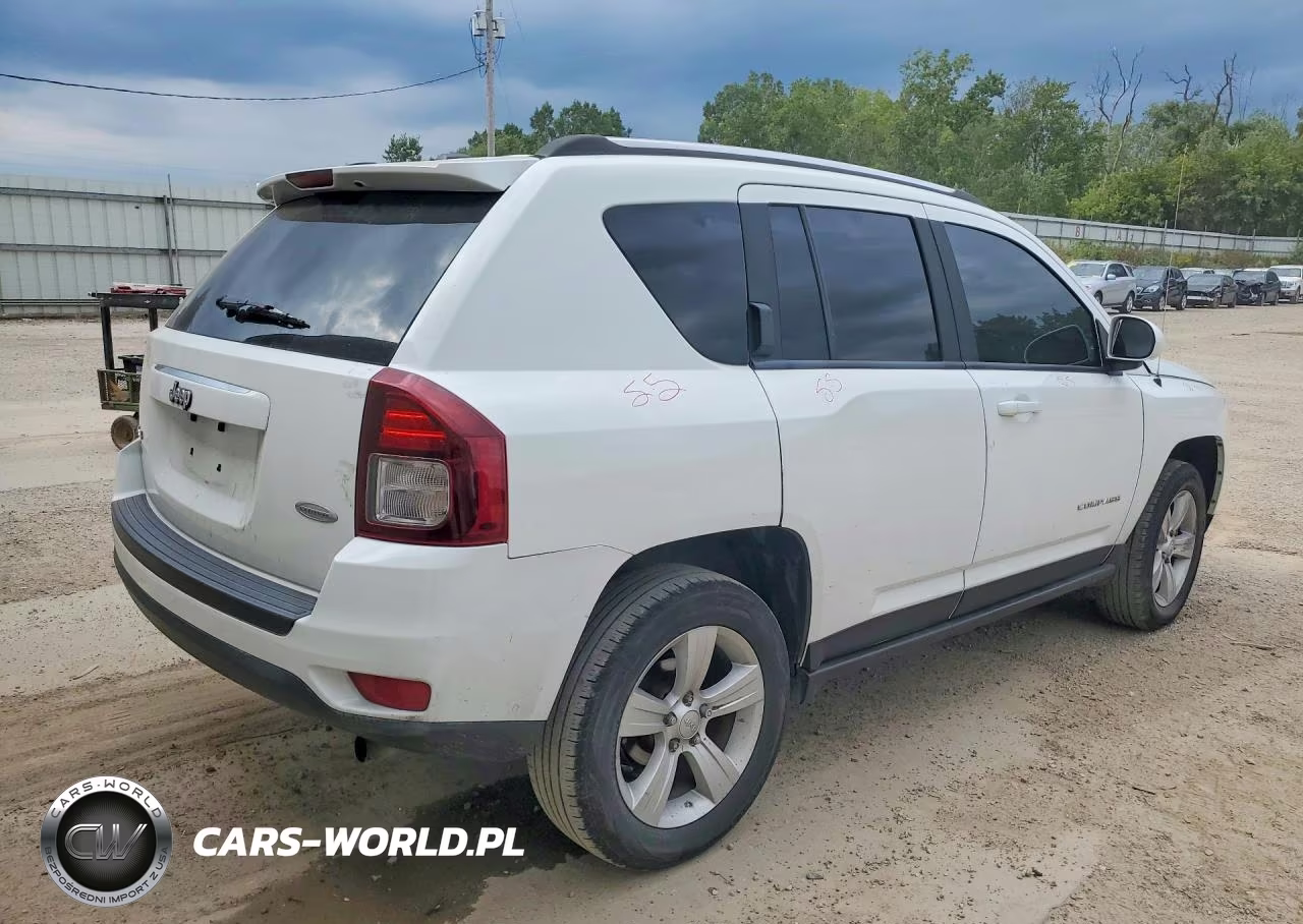 2014 Jeep Compass Latitude VIN:1C4NJDEB1ED855567 - 3