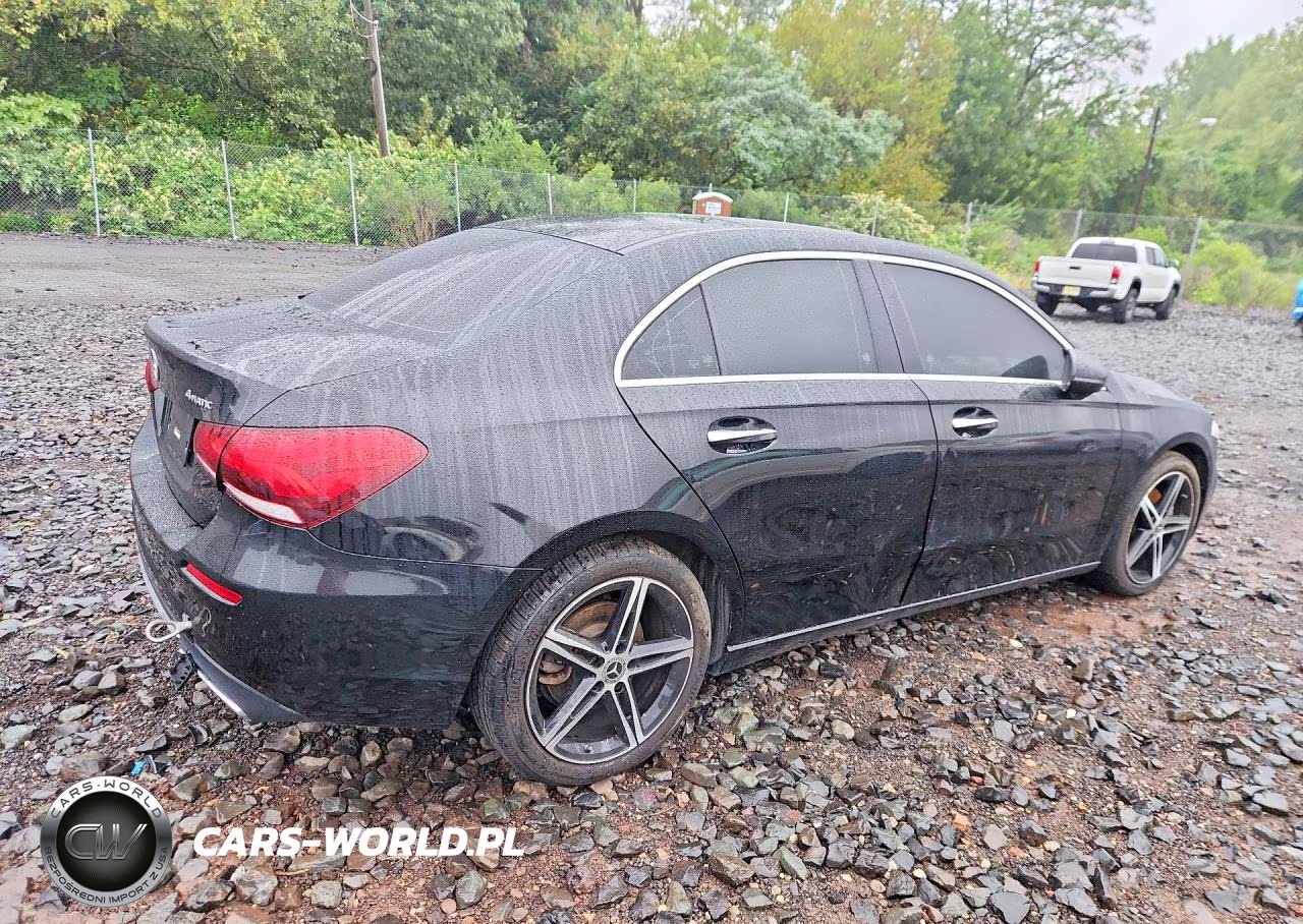 2021 Mercedes-Benz A 220 4Matic VIN:W1K3G4FBXMJ315838 - 3