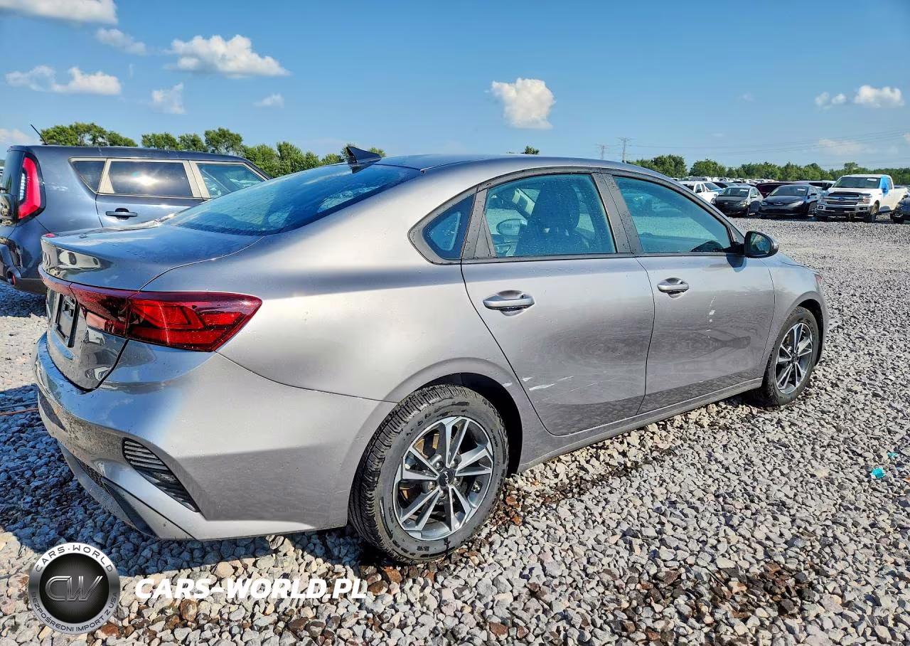 2024 Kia Forte Lxs VIN:3KPF24AD4RE799170 - 3