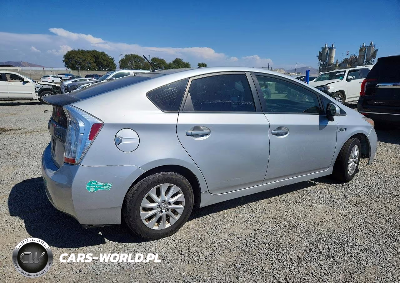 2015 Toyota Prius Plug-In Hybrid Base VIN:JTDKN3DPXF3069952 - 3