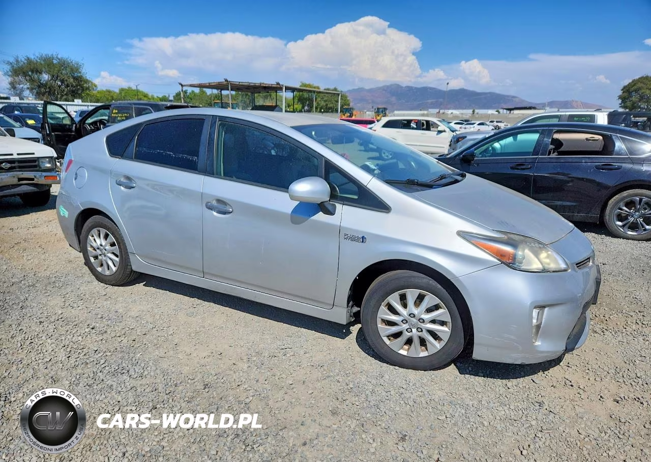 2015 Toyota Prius Plug-In Hybrid Base VIN:JTDKN3DPXF3069952 - 4