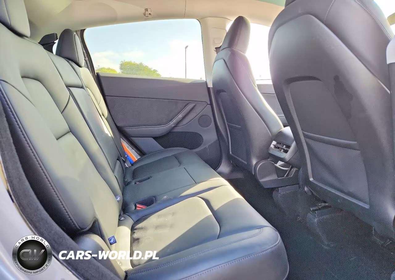 2024 Tesla Model Y VIN:7SAYGDED4RA320020 - 10