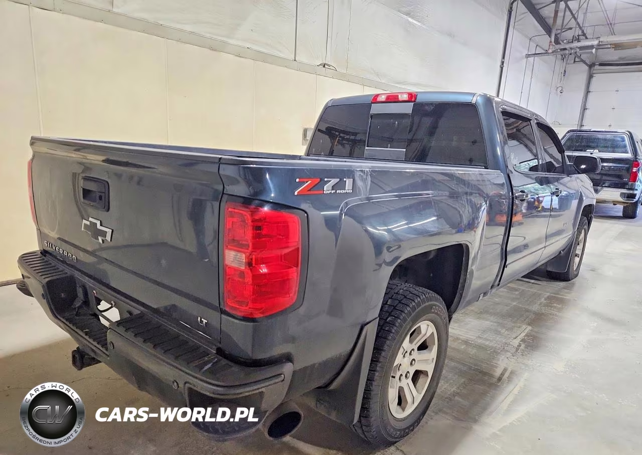 2018 Chevrolet Silverado K1500 Lt VIN:1GCUKREC7JF104681 - 3