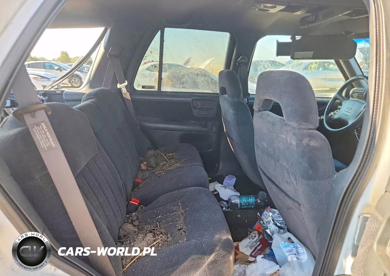 1996 Chevrolet Blazer VIN:1GNDT13W3T2188687 - 10
