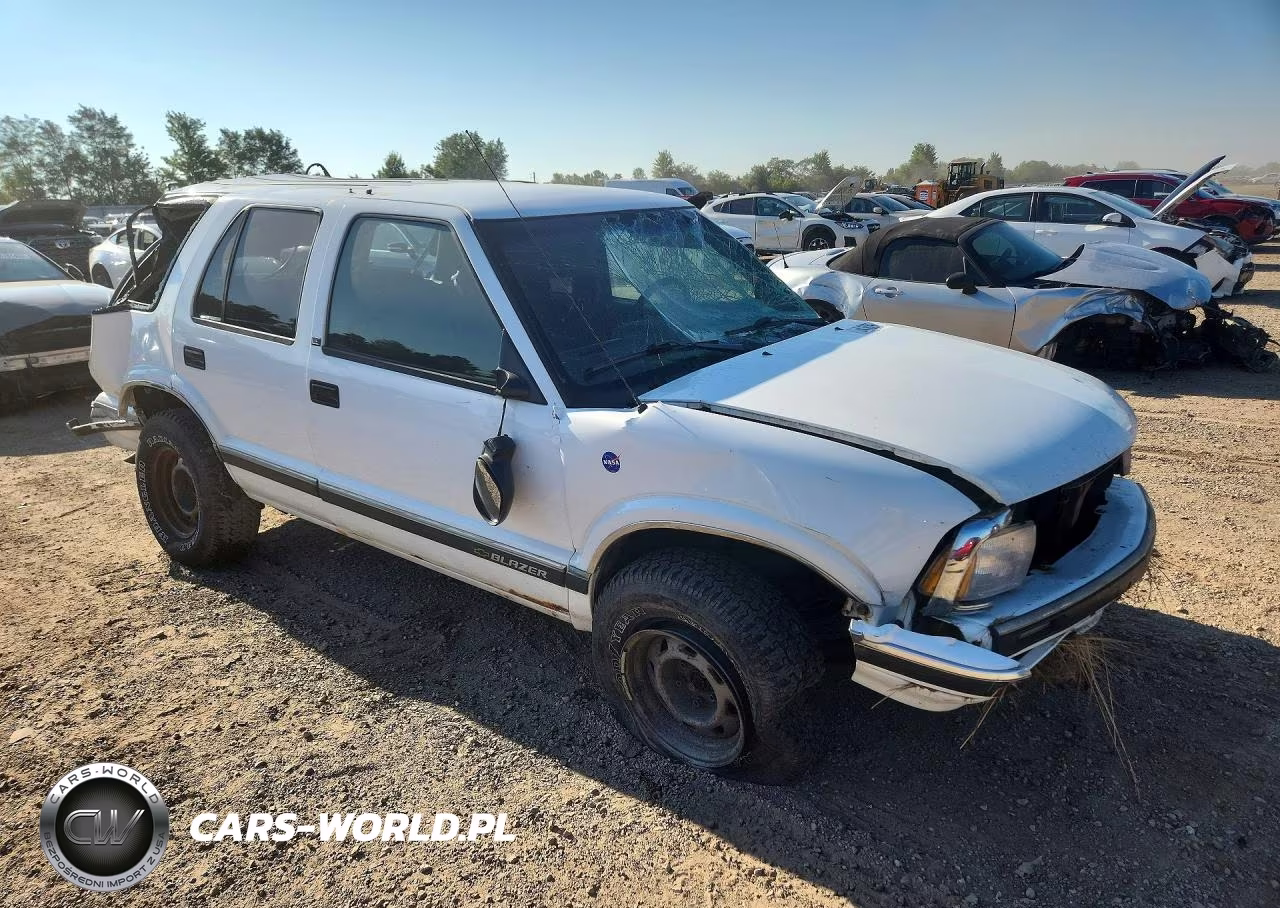 1996 Chevrolet Blazer VIN:1GNDT13W3T2188687 - 4