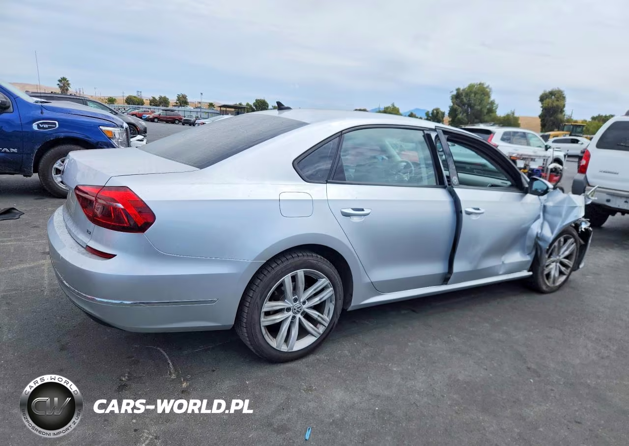 2019 Volkswagen Passat Wolfsburg VIN:1VWLA7A38KC009751 - 3