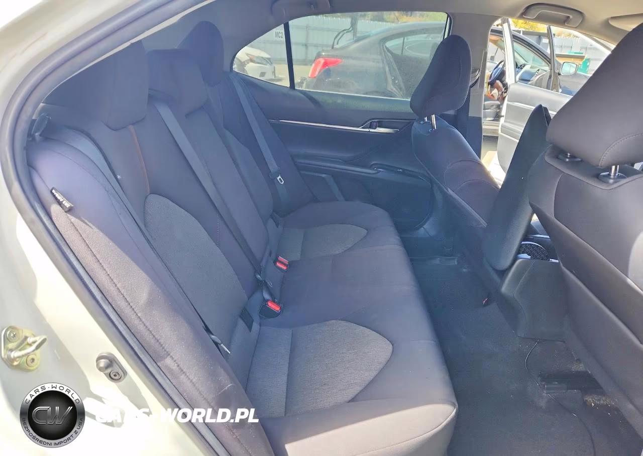2020 Toyota Camry Le VIN:4T1C11AK9LU362112 - 10