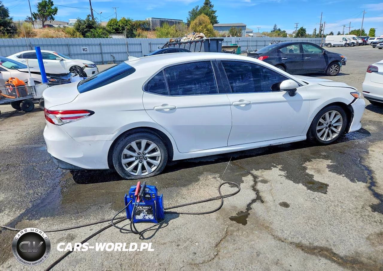 2020 Toyota Camry Le VIN:4T1C11AK9LU362112 - 3