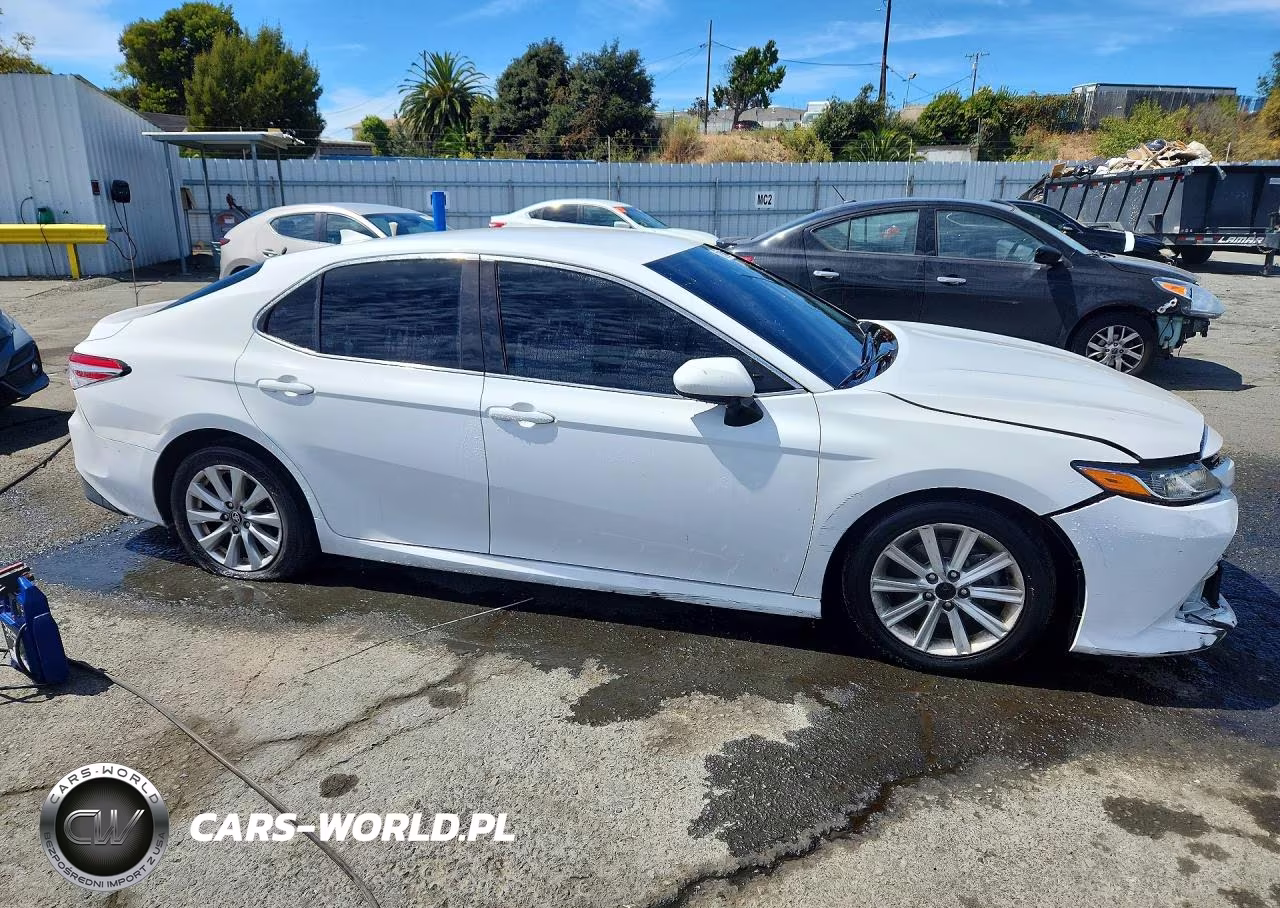 2020 Toyota Camry Le VIN:4T1C11AK9LU362112 - 4