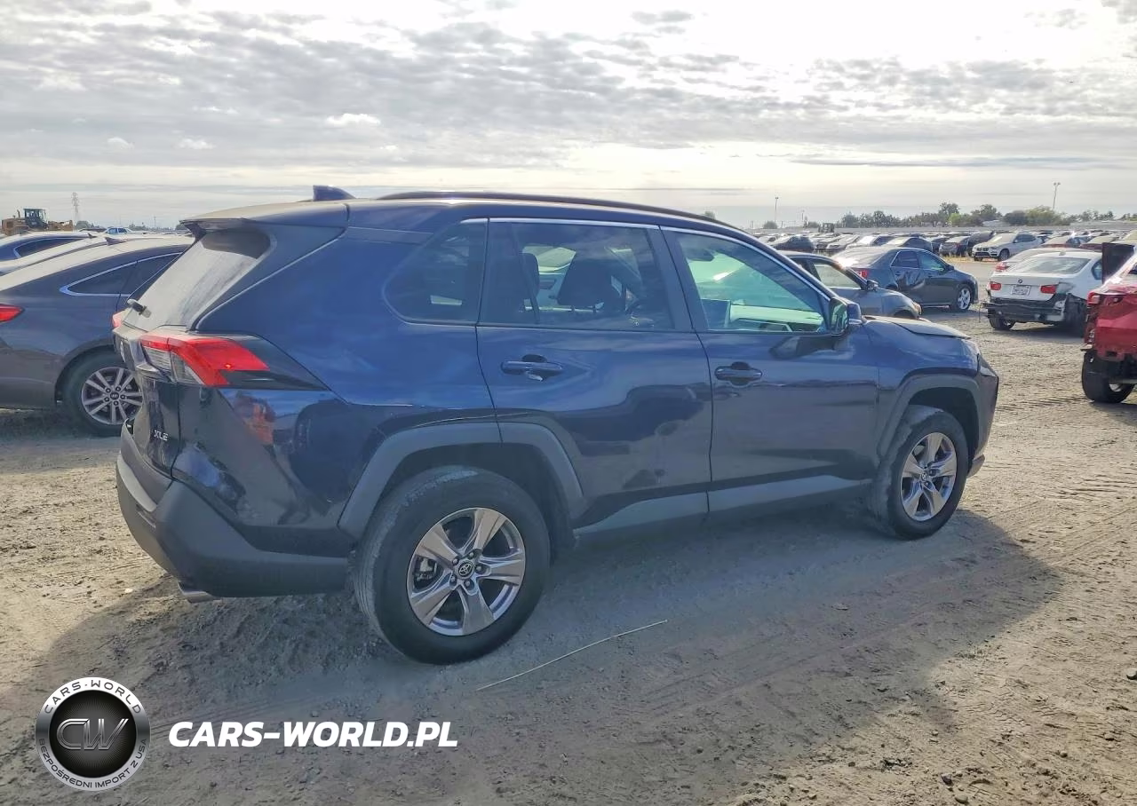 2023 Toyota Rav4 Xle VIN:2T3W1RFV0PW256739 - 3