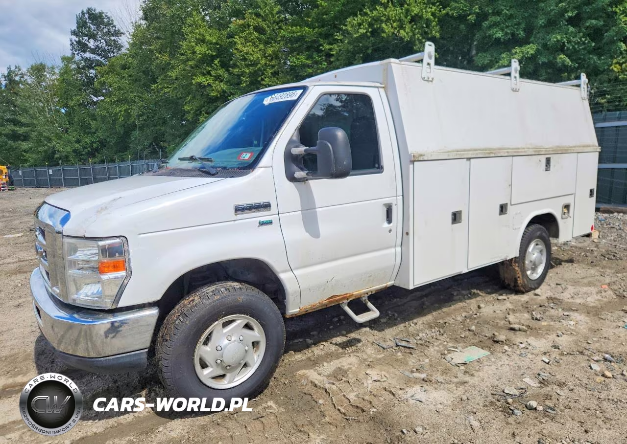 2012 Ford Econoline E350 Super Duty Cutaway Van