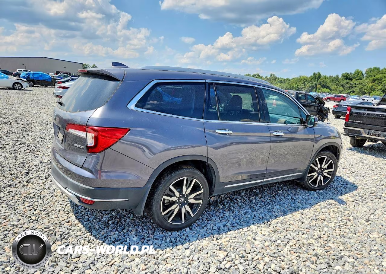 2019 Honda Pilot Touring VIN:5FNYF5H61KB034170 - 3