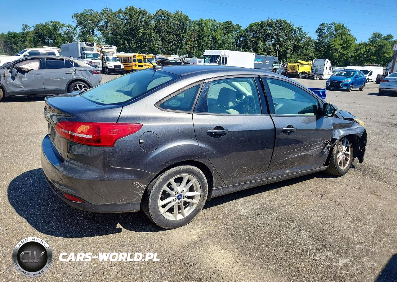 2016 Ford Focus Se VIN:1FADP3F20GL377417 - 3