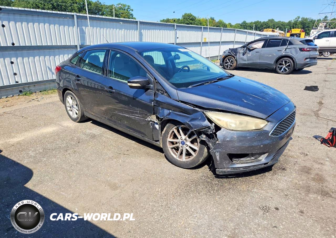 2016 Ford Focus Se VIN:1FADP3F20GL377417 - 4