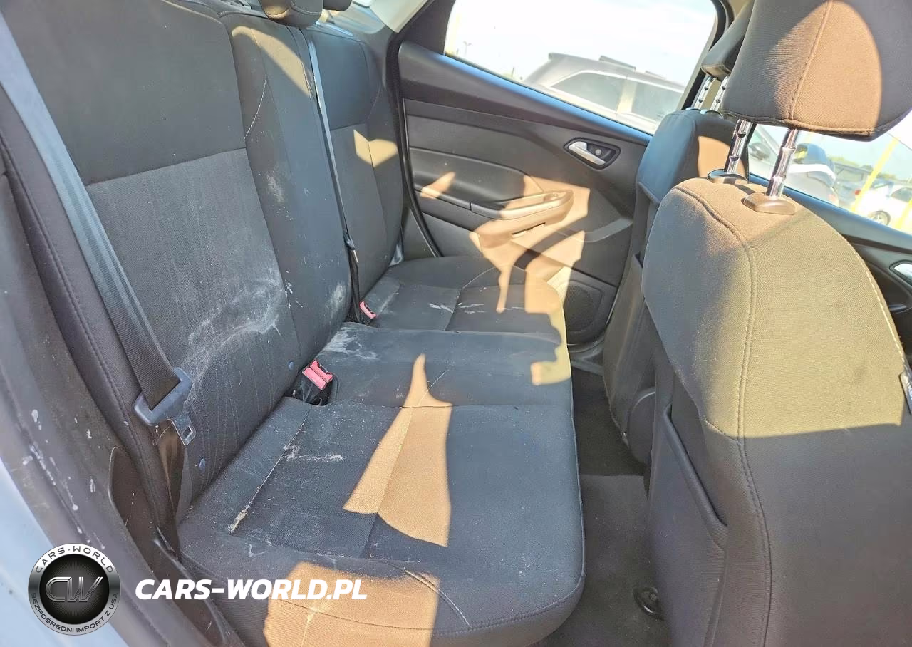 2016 Ford Focus Se VIN:1FADP3F24GL320265 - 10