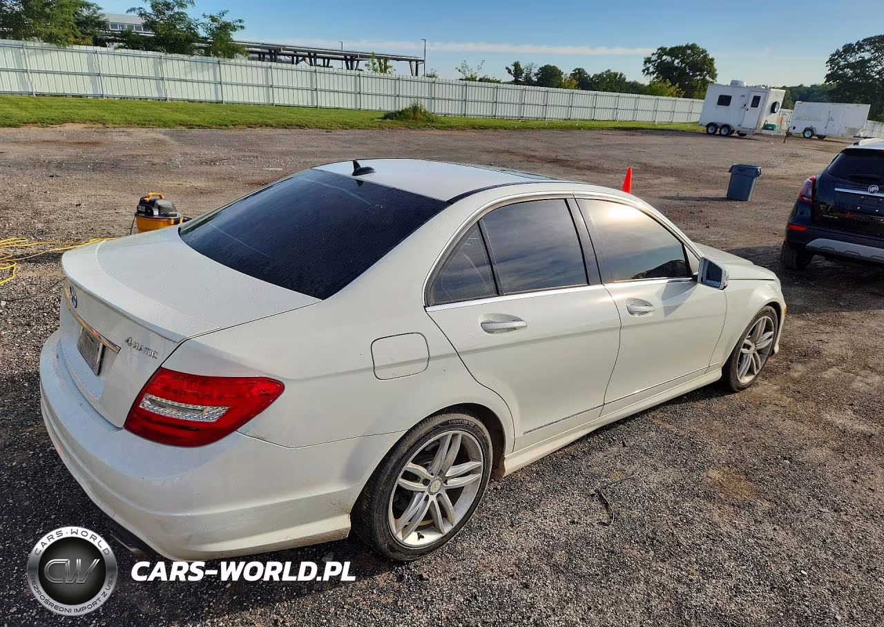 2012 Mercedes-Benz C 300 4Matic VIN:WDDGF8BB1CA693921 - 3