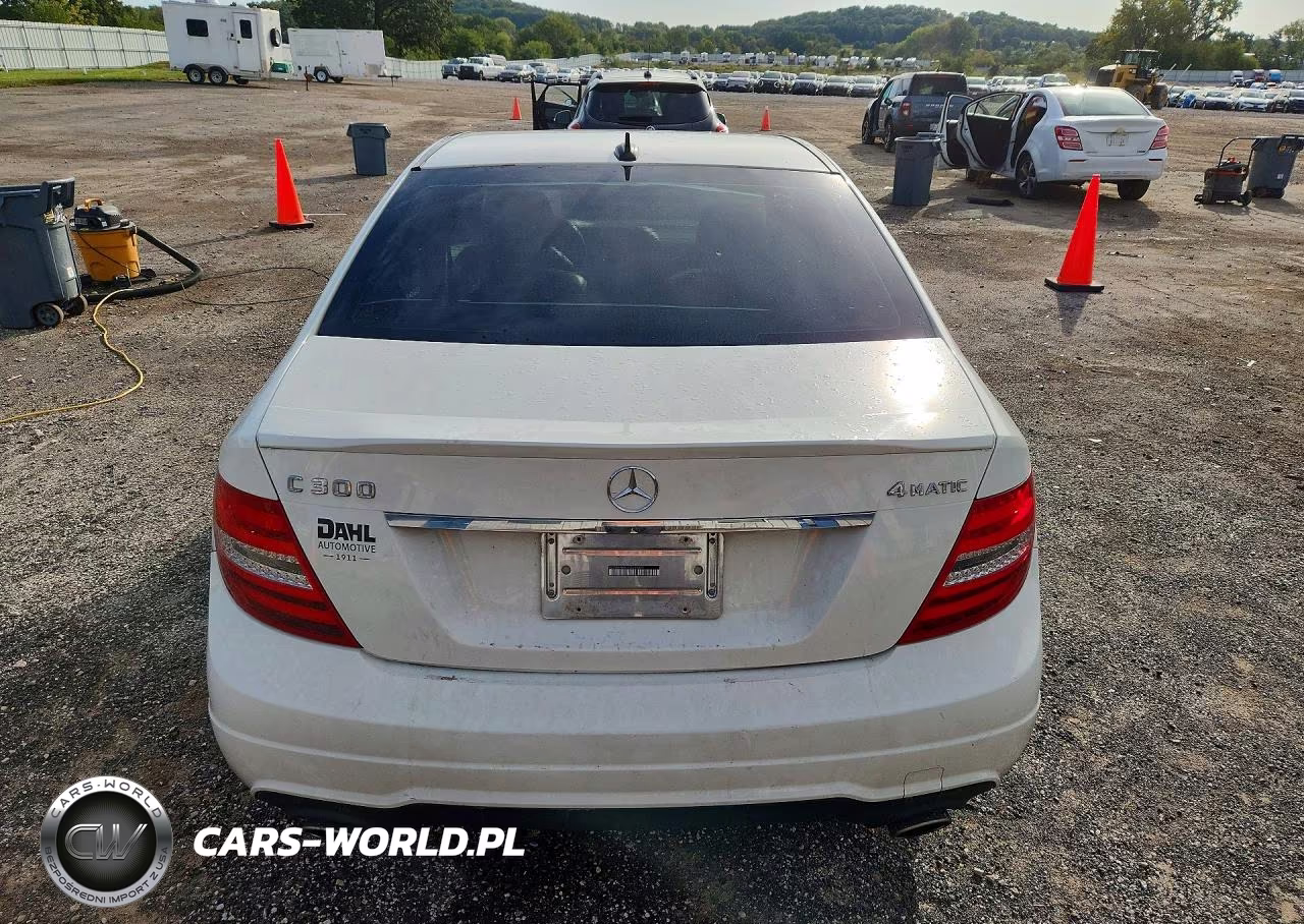 2012 Mercedes-Benz C 300 4Matic VIN:WDDGF8BB1CA693921 - 6
