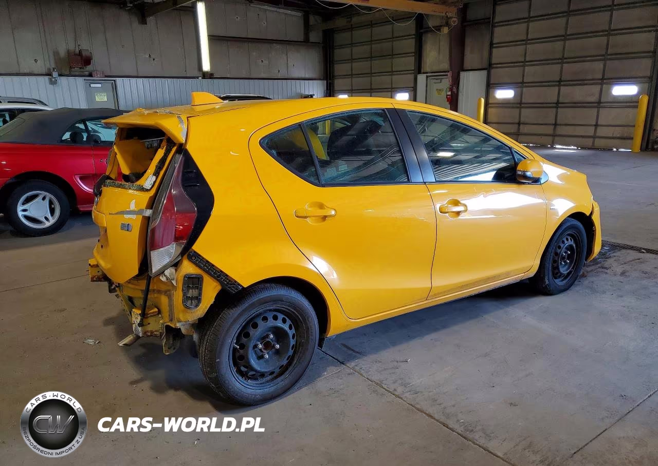 2015 Toyota Prius C Two VIN:JTDKDTB39F1089107 - 3