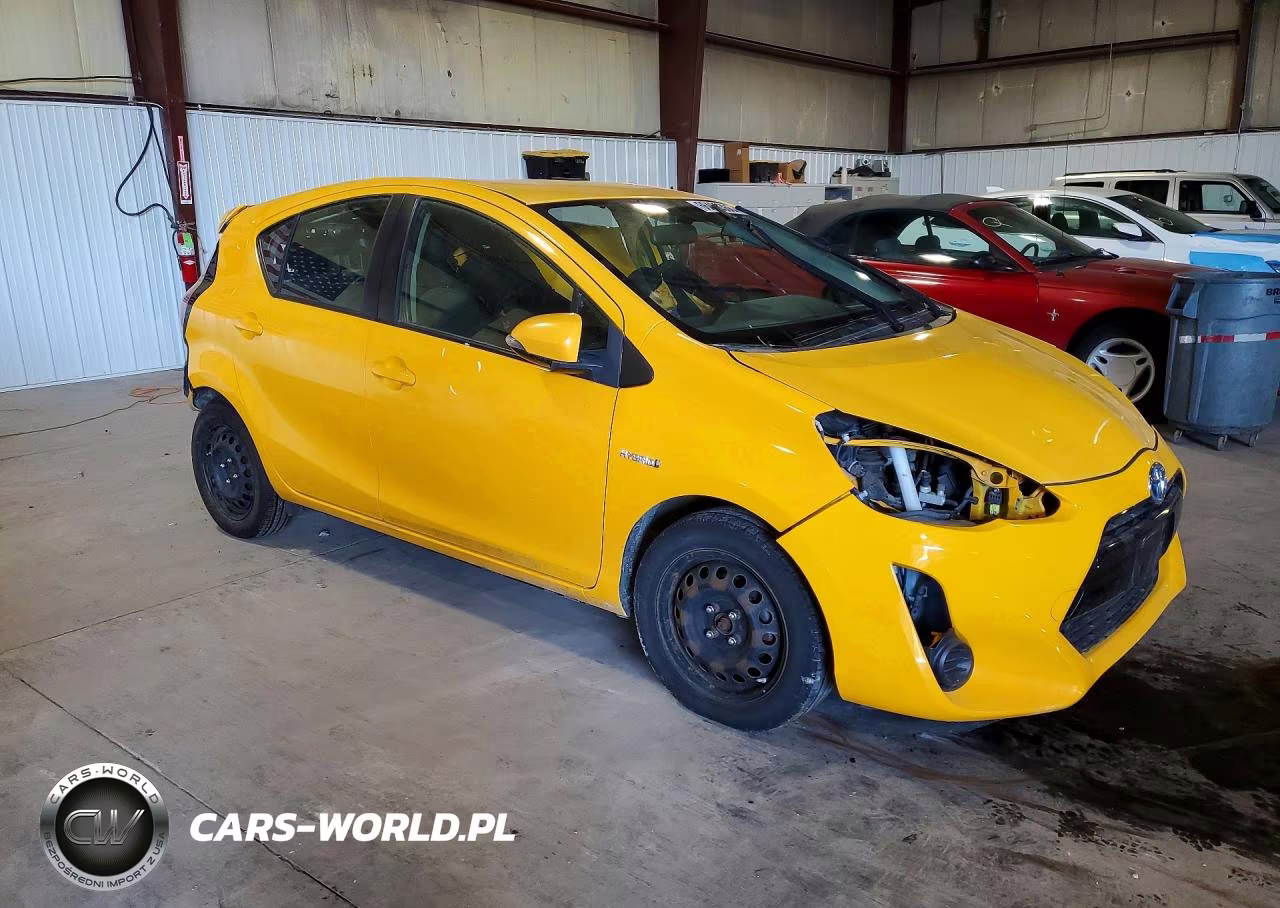 2015 Toyota Prius C Two VIN:JTDKDTB39F1089107 - 4
