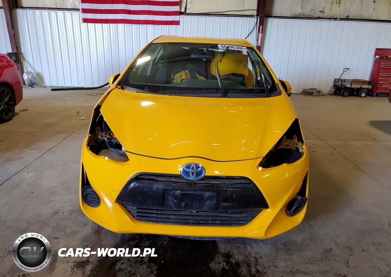 2015 Toyota Prius C Two VIN:JTDKDTB39F1089107 - 5