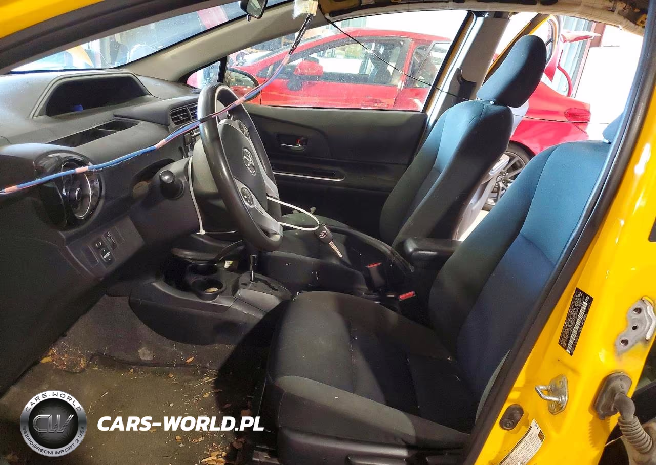 2015 Toyota Prius C Two VIN:JTDKDTB39F1089107 - 7
