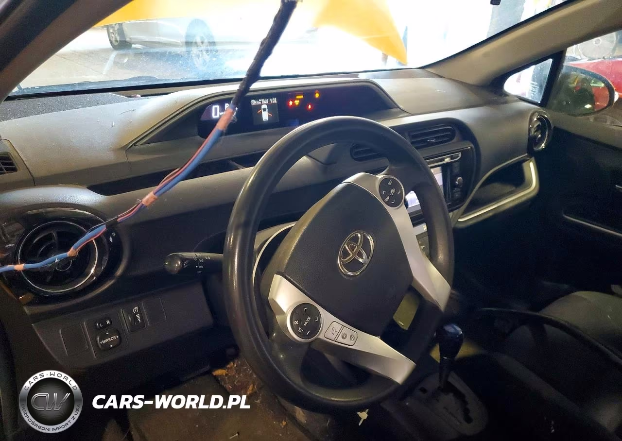 2015 Toyota Prius C Two VIN:JTDKDTB39F1089107 - 8