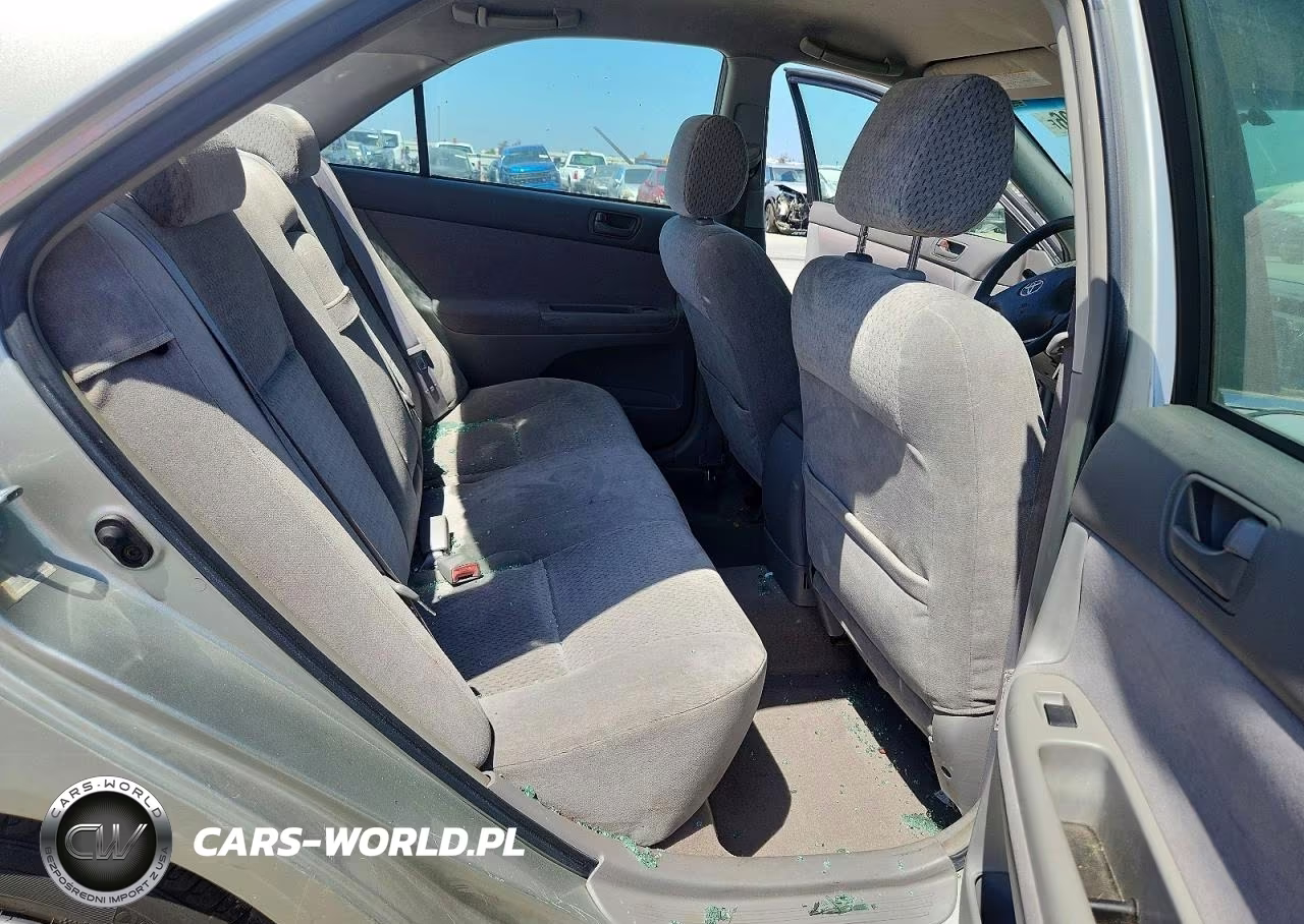 2002 Toyota Camry Le VIN:JTDBE32K620134413 - 10