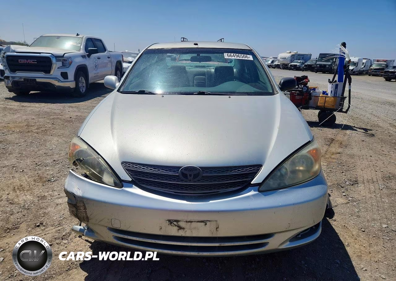 2002 Toyota Camry Le VIN:JTDBE32K620134413 - 5