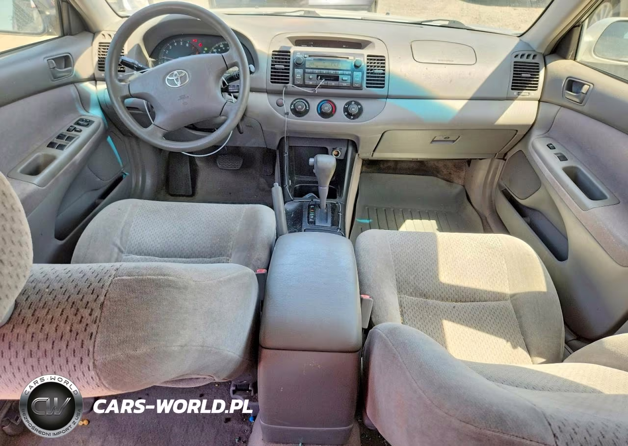 2002 Toyota Camry Le VIN:JTDBE32K620134413 - 8