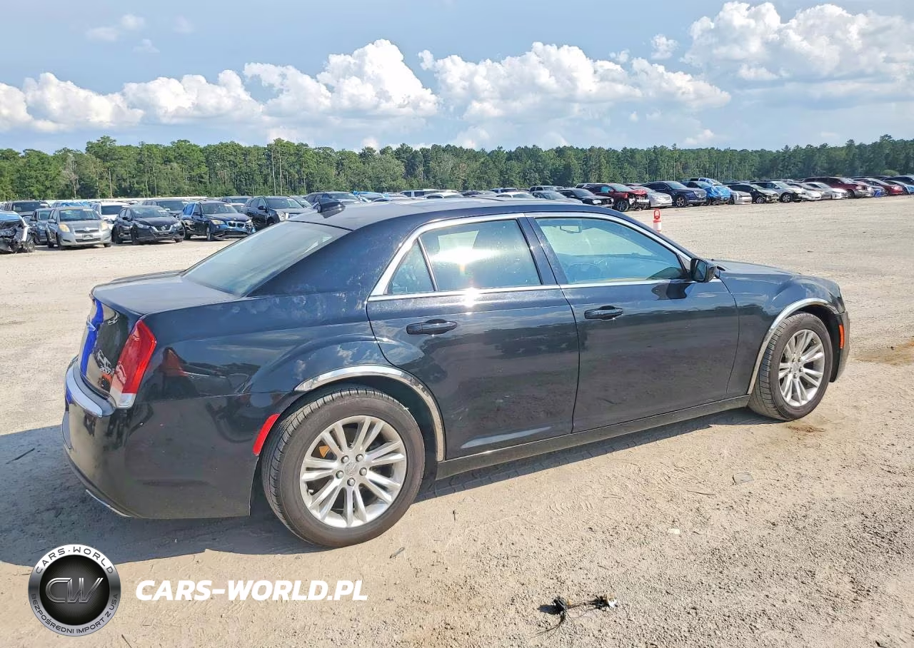 2017 Chrysler 300 Limited VIN:2C3CCAAG3HH506391 - 3