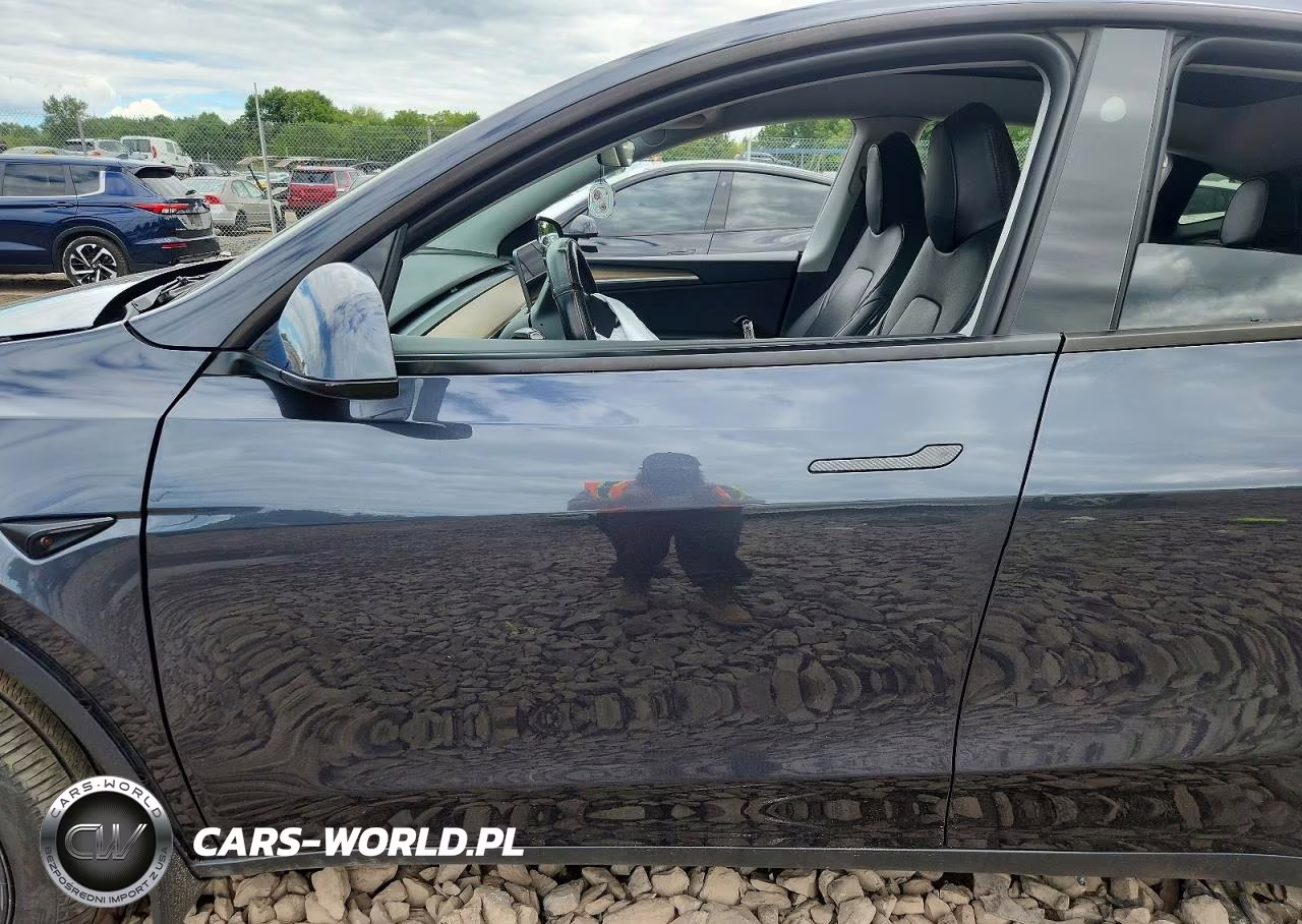 2025 Tesla Model Y VIN:7SAYGDEE9SA339760 - 7