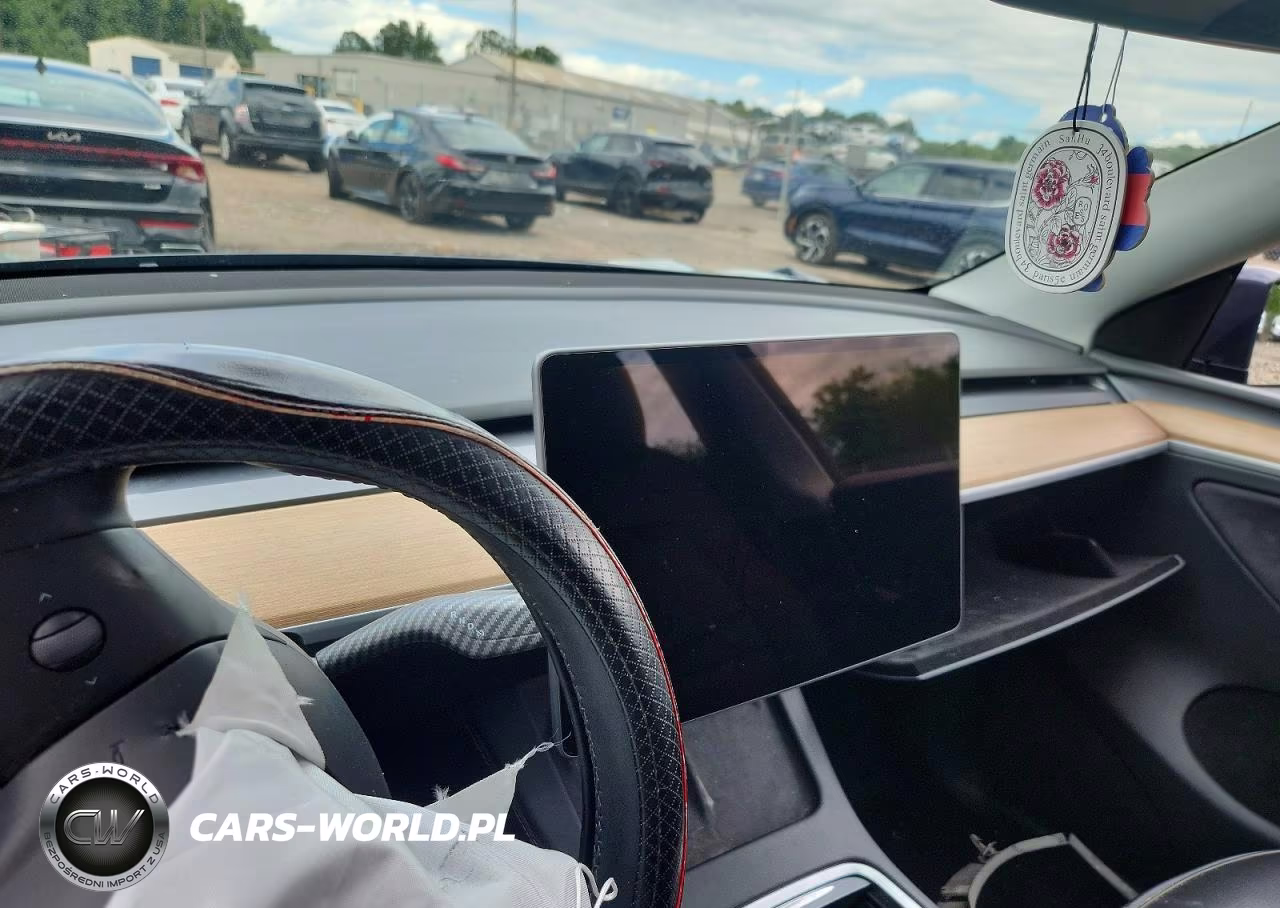 2025 Tesla Model Y VIN:7SAYGDEE9SA339760 - 9