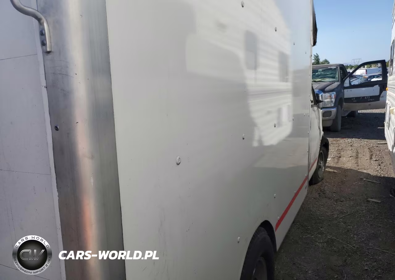 2022 GMC Savana Cutaway G3500 VIN:1GD07RF72N1139354 - 4