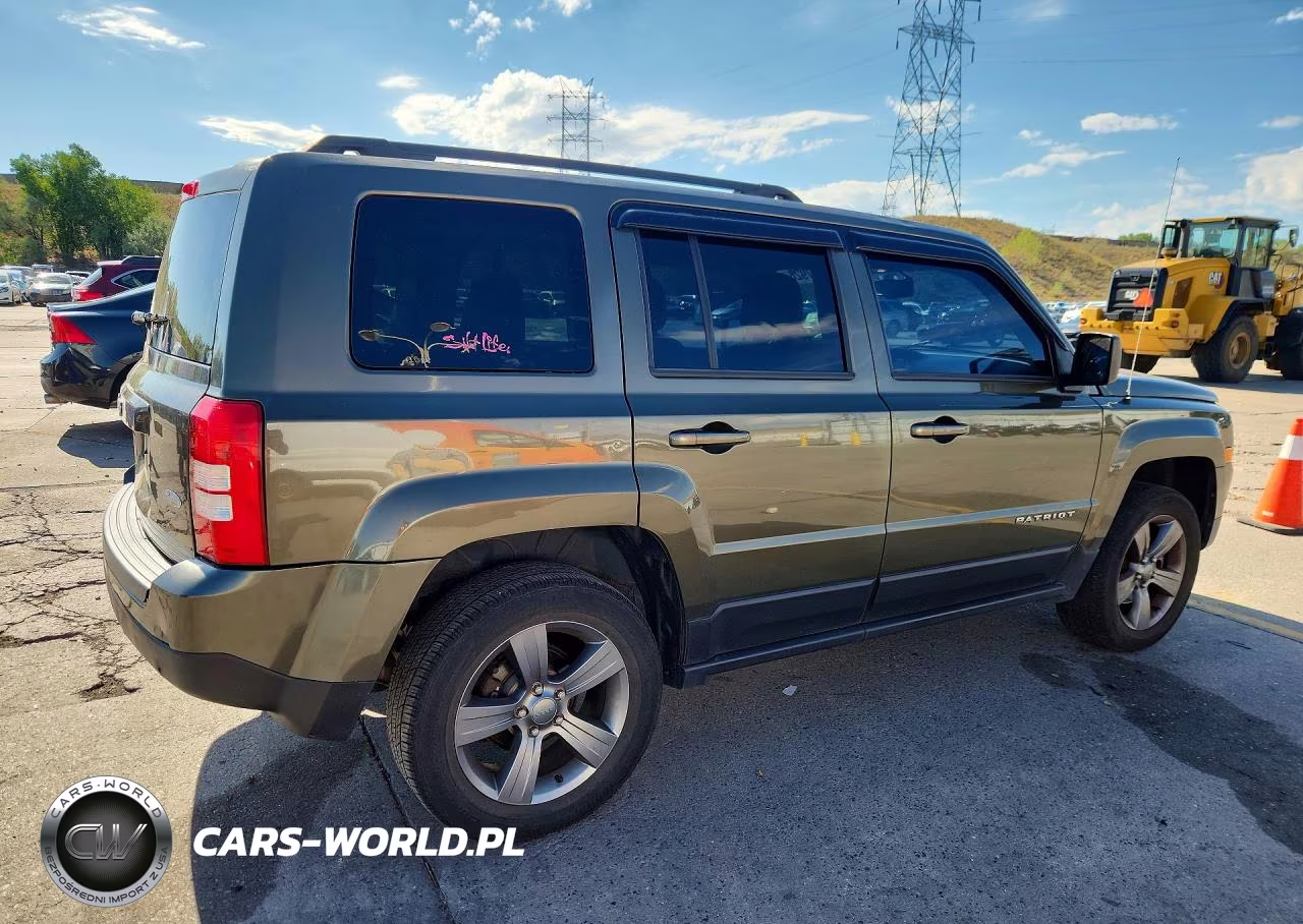 2015 Jeep Patriot Latitude VIN:1C4NJRFB8FD339882 - 3