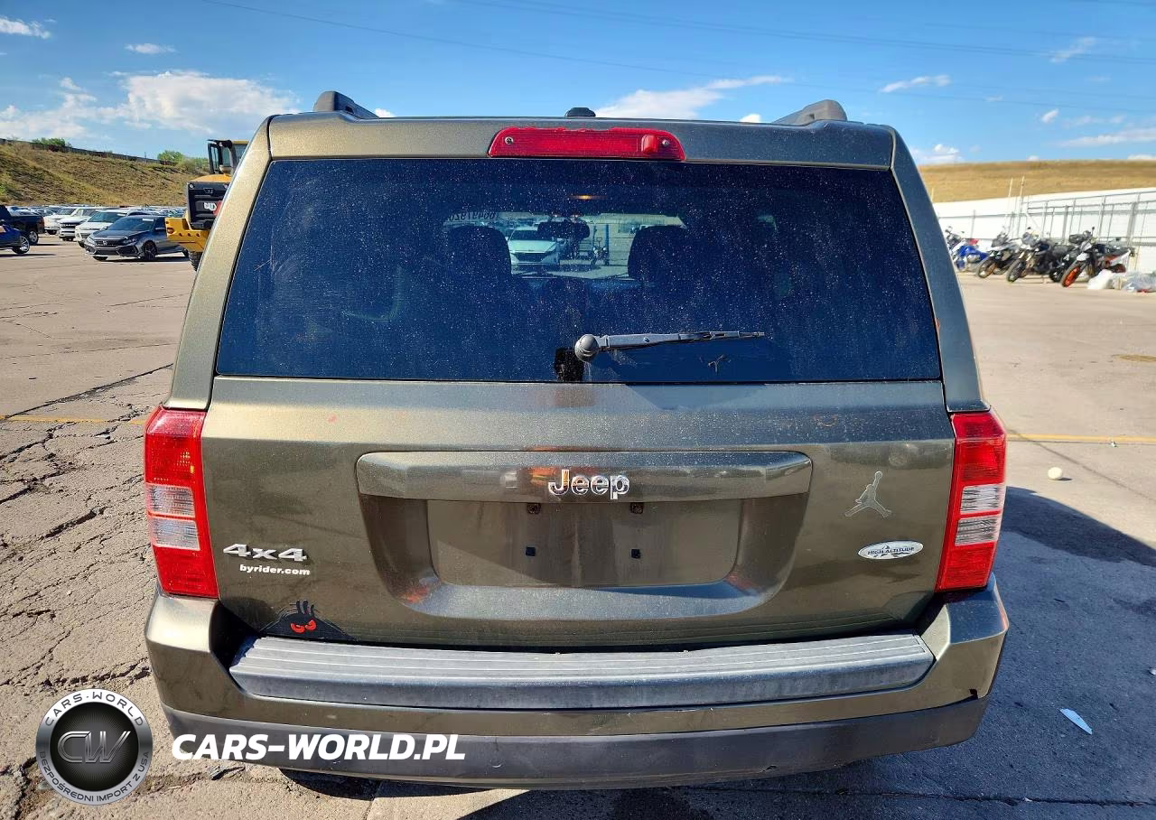 2015 Jeep Patriot Latitude VIN:1C4NJRFB8FD339882 - 6