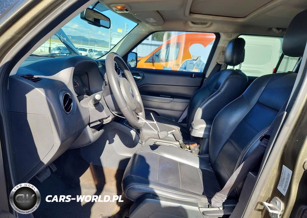 2015 Jeep Patriot Latitude VIN:1C4NJRFB8FD339882 - 7