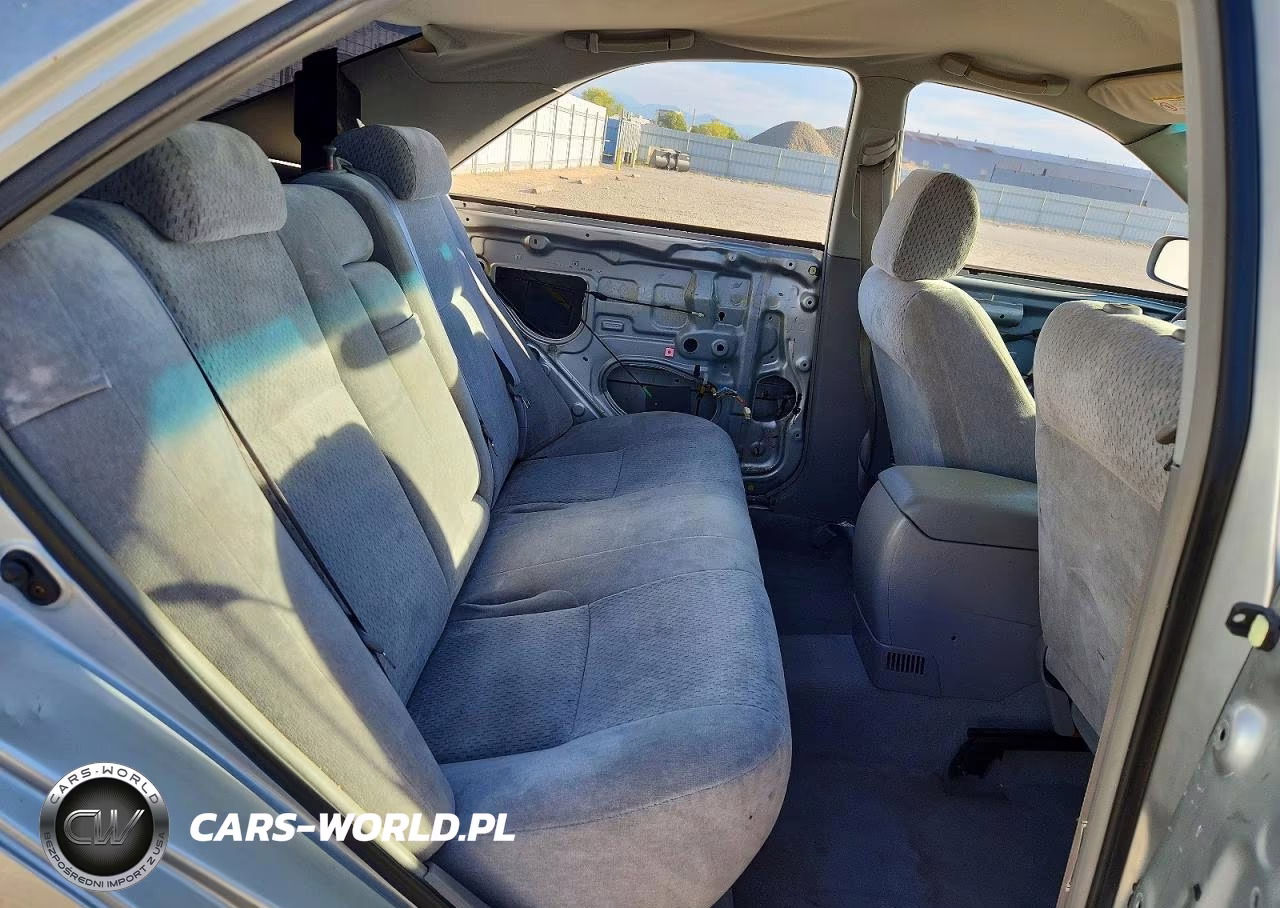 2003 Toyota Camry Le VIN:4T1BE32K23U673181 - 10