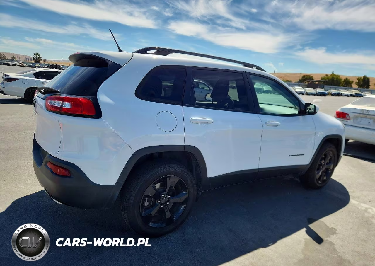 2018 Jeep Cherokee Latitude VIN:1C4PJMCX2JD509268 - 3