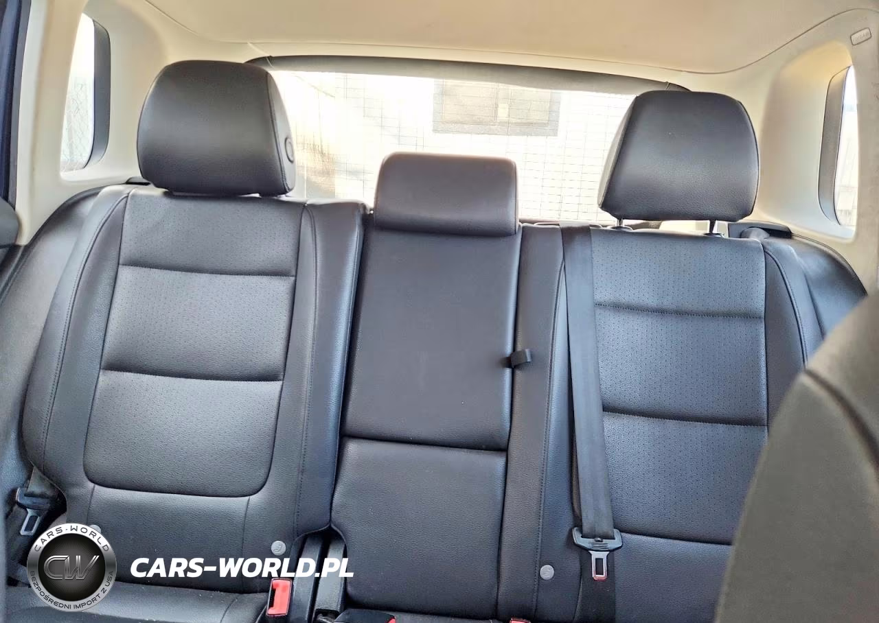 2016 Volkswagen Tiguan S VIN:WVGAV7AX1GW547498 - 10