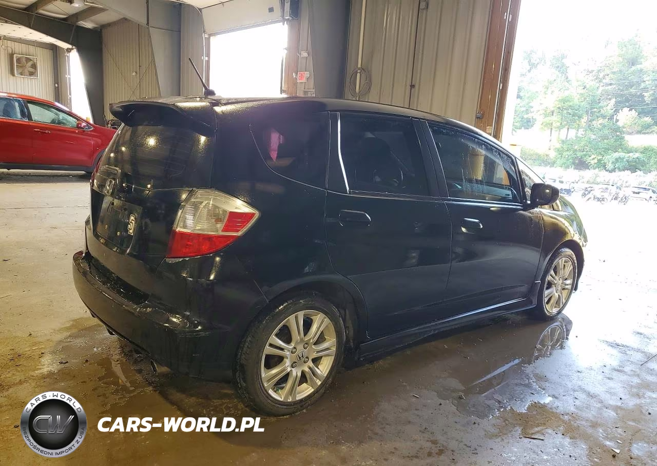 2010 Honda Fit Sport VIN:JHMGE8H61AC029450 - 3