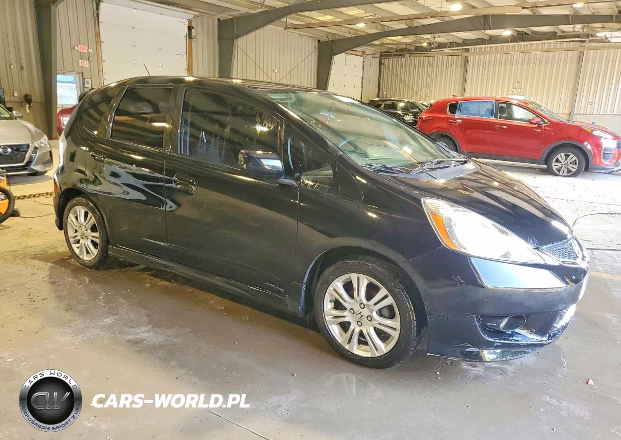 2010 Honda Fit Sport VIN:JHMGE8H61AC029450 - 4